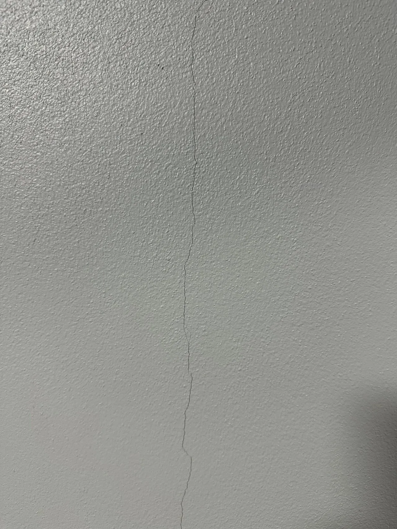 Cracks in Your New House in Koh Samui? Causes & Professional Solutions